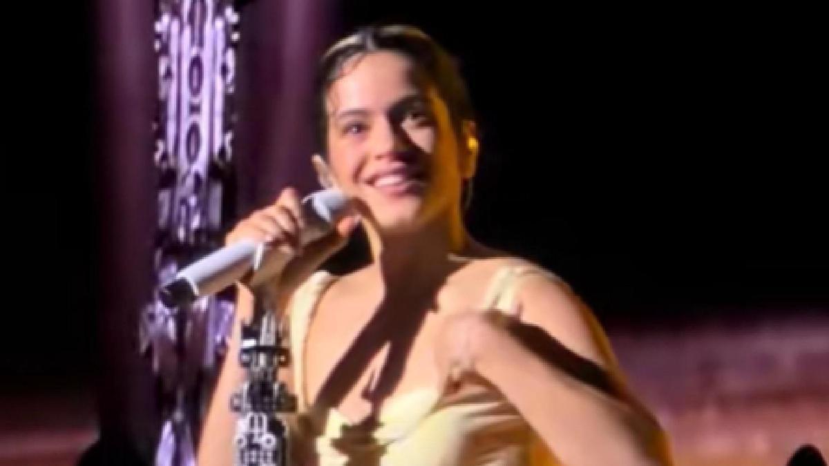 Rosalía abrió este sábado su primer concierto del 'LUX Tour' en Buenos Aires con una disculpa a sus seguidores.