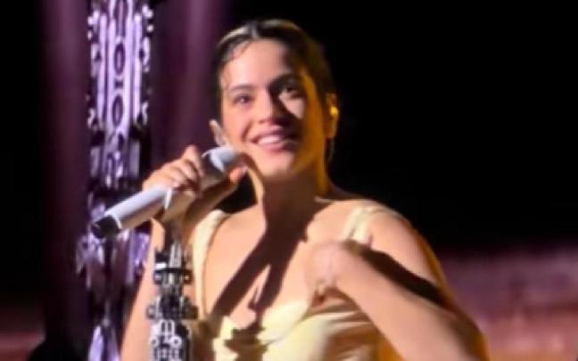 Rosalía abrió este sábado su primer concierto del 'LUX Tour' en Buenos Aires con una disculpa a sus seguidores.