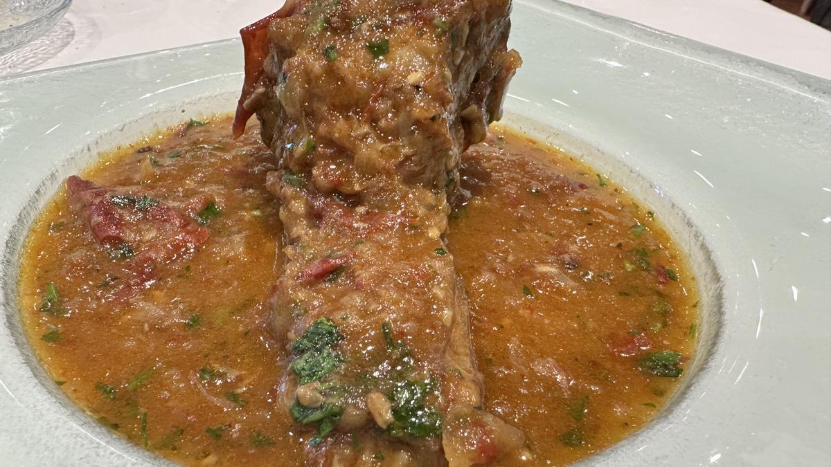 Cordero al chilindrón, un plato emblemático.