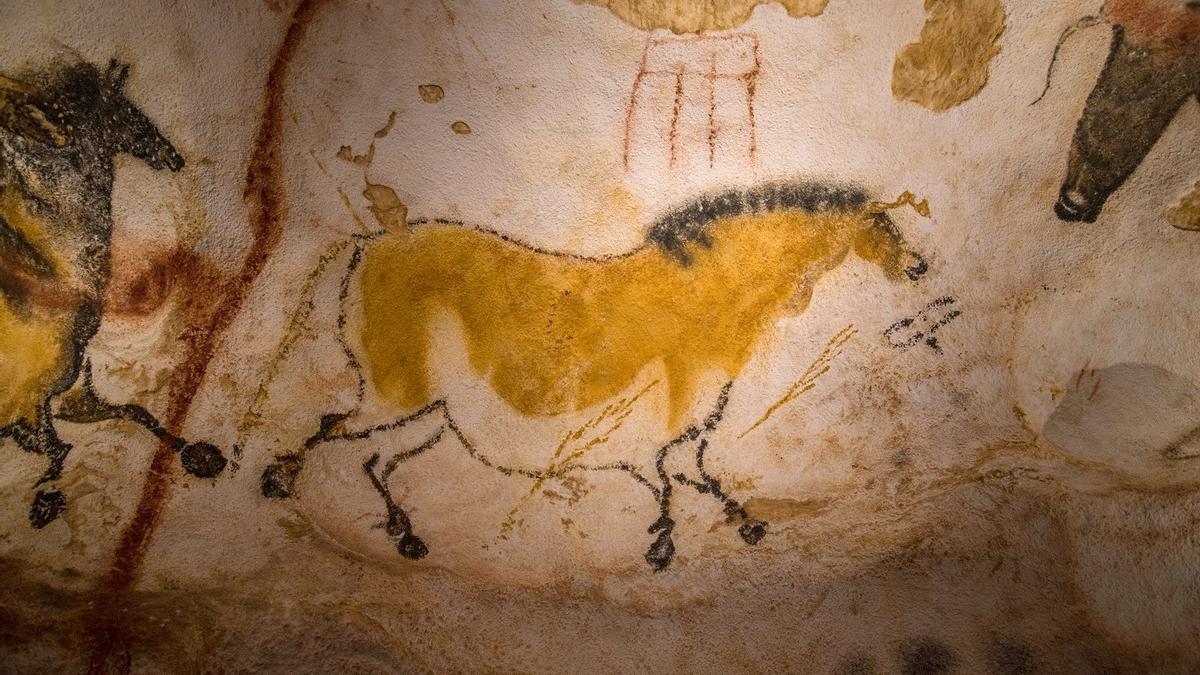 Detalle de las pinturas que se pueden observar en Lascaux IV.