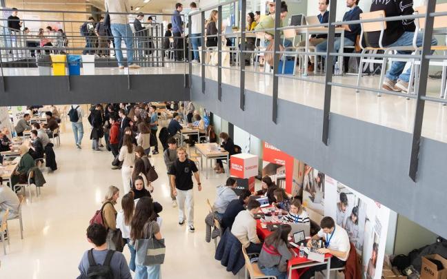 La Escuela de Ingeniería de Gipuzkoa de la EHU celebrando una nueva edición del Día de la Empresa.