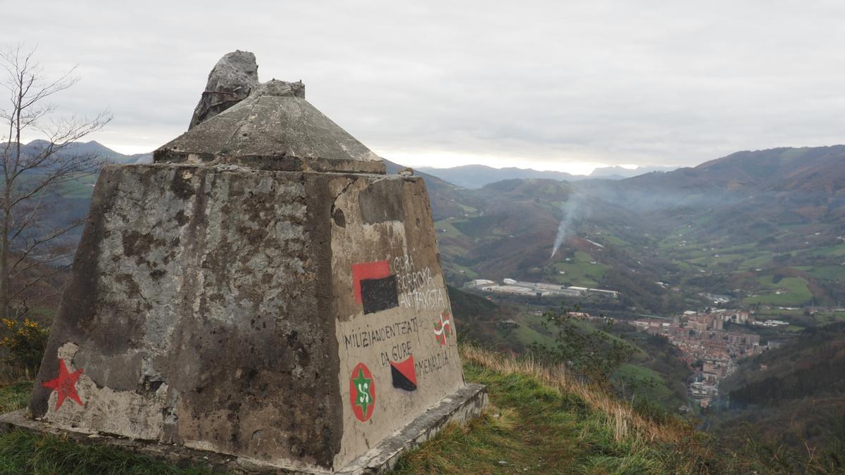La cruz ha estado dominando el casco urbano de Elgoibar desde su privilegiada atalaya en el Morkaiko.