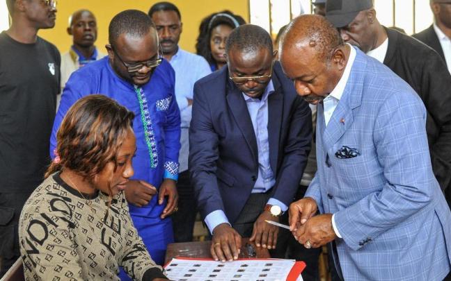 El ex presidente Ali Bongo durante las elecciones generales en Libreville, Gabon, el 26 de agosto de 2023