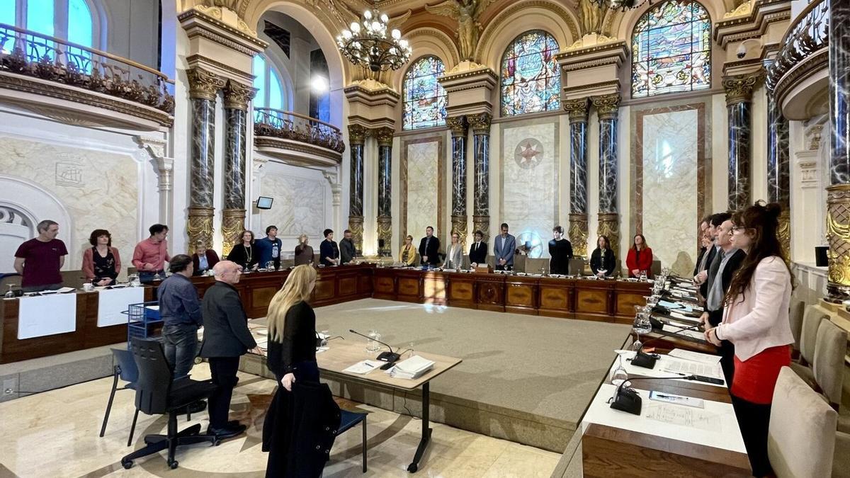 El pleno del Ayuntamiento de Donostia ha guardado este lunes un minuto de silencio en repulsa por una agresión sexual ocurrida la semana pasada en una vivienda de Donostia.