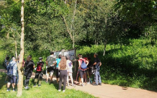 Una de las excursiones al Anillo Verde Azul de Zarautz. / Zarauzko Udala Una de las excursiones al Anillo Verde Azul de Zarautz.