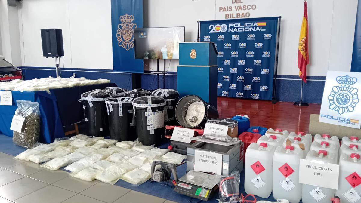 Imagen del alijo de droga incautado por la Policía Nacional en Bizkaia