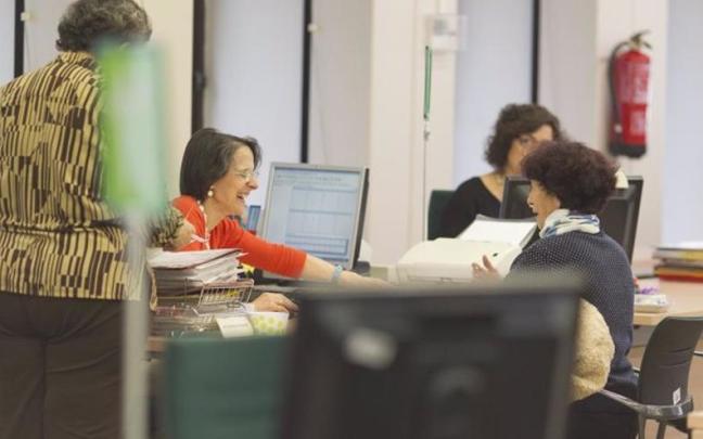 Una oficina de la administración pública / EP Una oficina de la administración pública