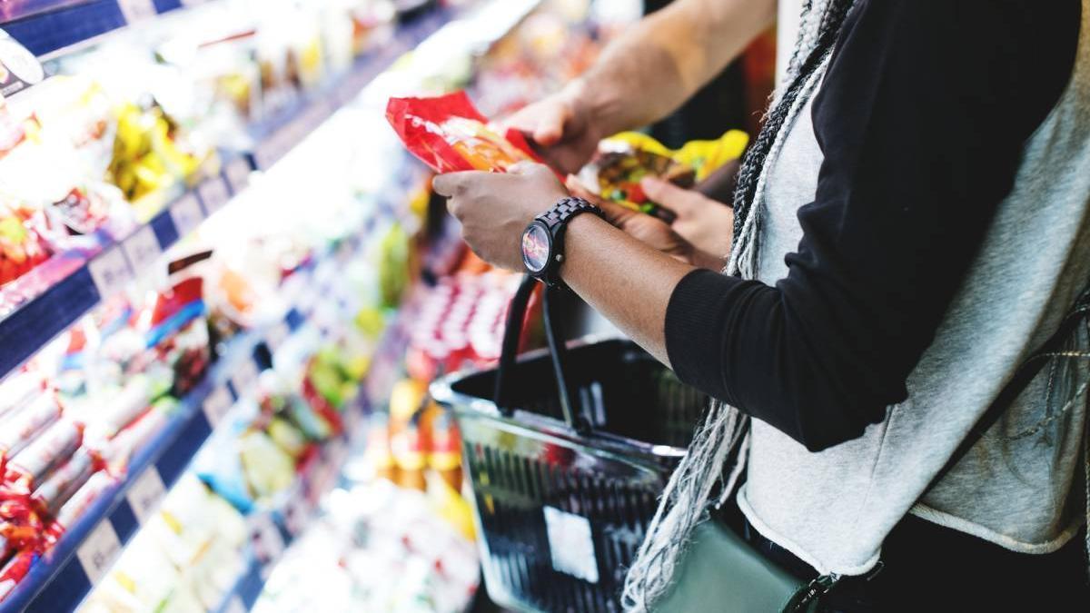 La fecha de caducidad indica el momento hasta el cual el alimento puede consumirse de forma segura.