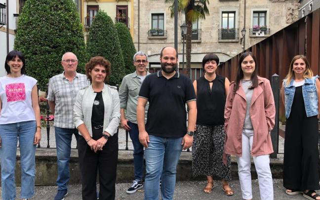 El Gobierno municipal con el alcalde a la cabeza (faltan los ediles Aitor Narbaiza y Aitor Aranzabal). / B.U. El Gobierno municipal con el alcalde a la cabeza (faltan los ediles Aitor Narbaiza y Aitor Aranzabal).