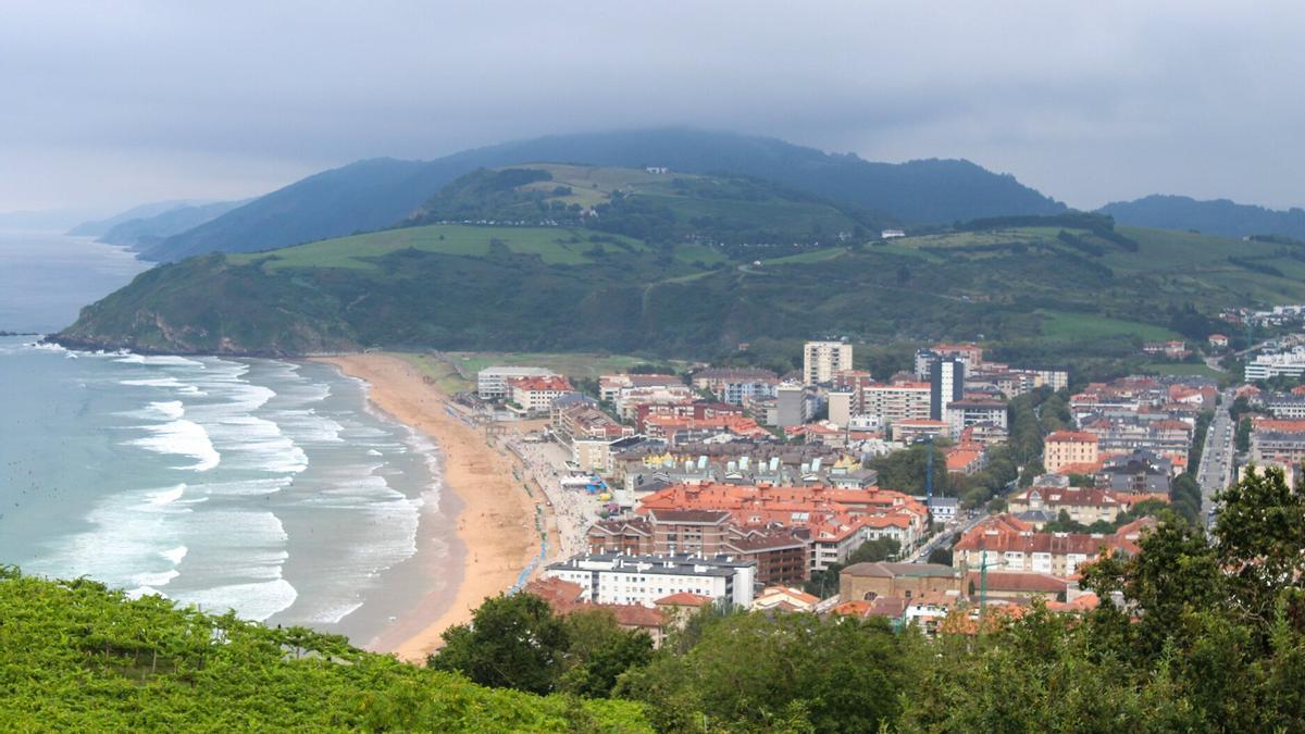 Vista de la villa de Zarautz desde Vista Alegre.