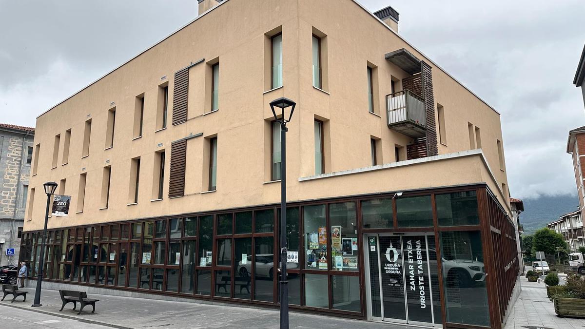El bar del Hogar del Jubilado de Orduña tiene acceso directo desde la calle