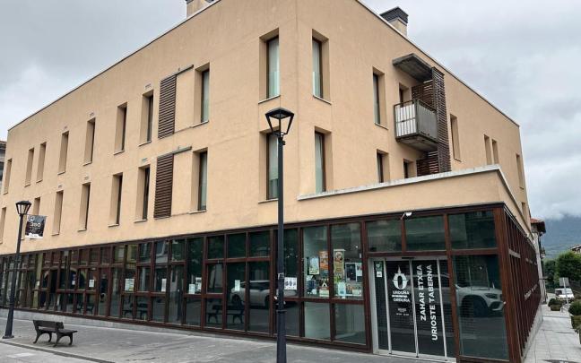 El bar del Hogar del Jubilado de Orduña tiene acceso directo desde la calle