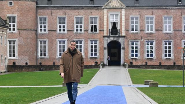 Pedro Sánchez, a su llegada a una cumbre informal de líderes de la UE en el castillo de Alden Biesen (Bilzen).