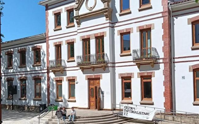 Biteri kultur etxean izango dira mahai-inguruak.