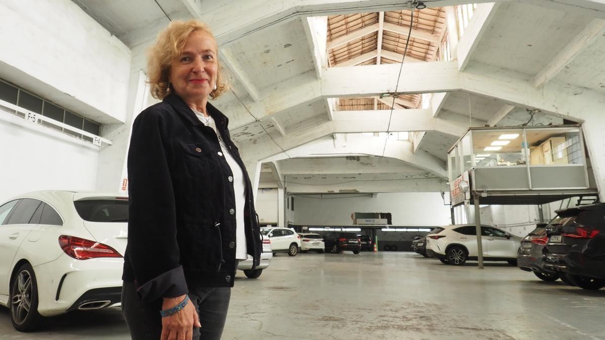 Nerea Alustiza, en el interior del edificio Aurrera, uno de los ejemplos de nave fabril fruto del desarrollo urbano posterior a la Guerra Civil.