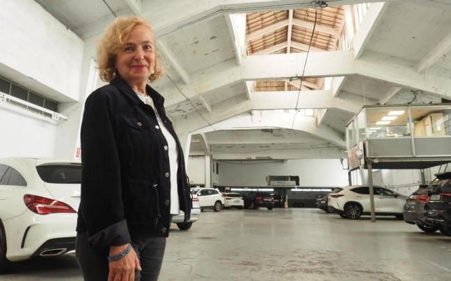 Nerea Alustiza, en el interior del edificio Aurrera, uno de los ejemplos de nave fabril fruto del desarrollo urbano posterior a la Guerra Civil.