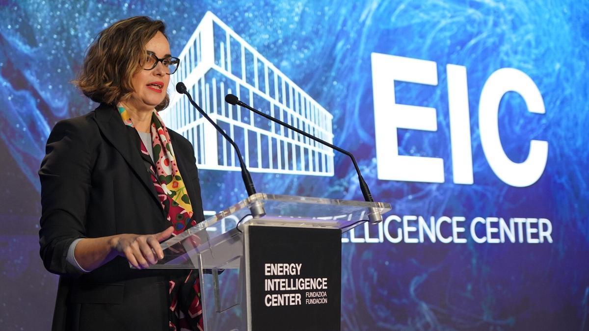 La diputada general de Bizkaia, Elixabete Etxanobe, durante un acto del EIC.