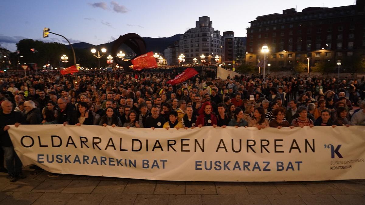 Manifestación de Kontseilua contra los ataques judiciales al euskera.