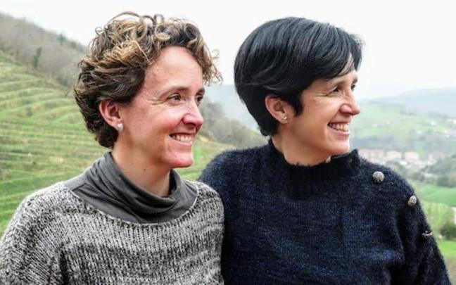 Las hermanas Itziar y Onditz Eizagirre, quinta generación de Talai Berri Txakolindegia.