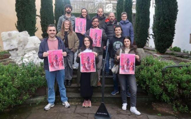 Urretxu eta Zumarragako bertso eskolako kideak, txapelketan parte hartuko duten legazpiarrekin.