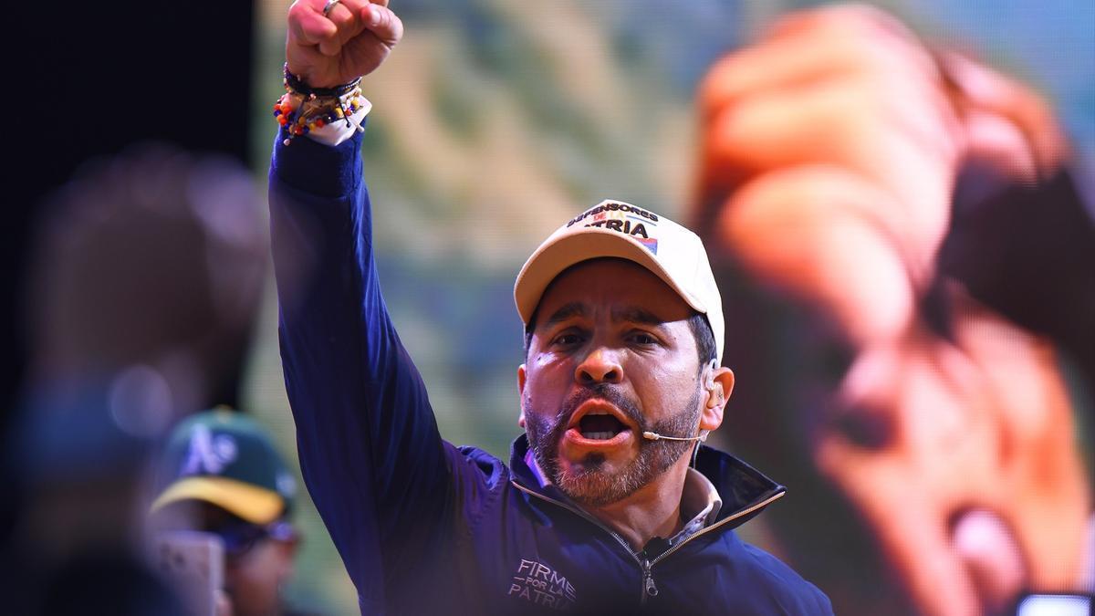El ultraderechista Abelardo de la Espriella gana las elecciones en Colombia por un estrecho margen.