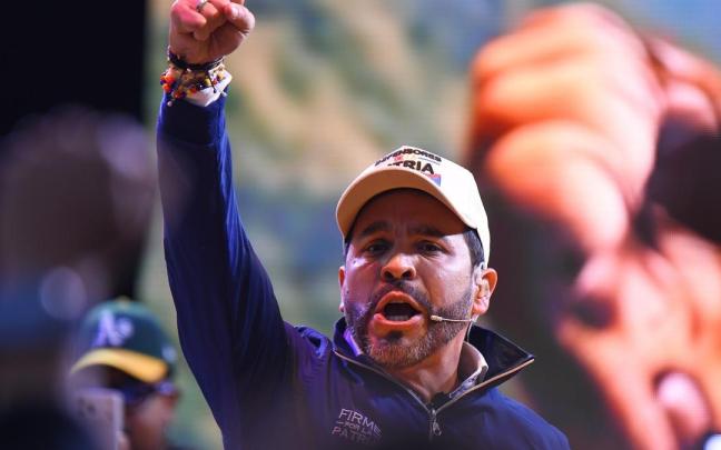 El ultraderechista Abelardo de la Espriella gana las elecciones en Colombia por un estrecho margen.
