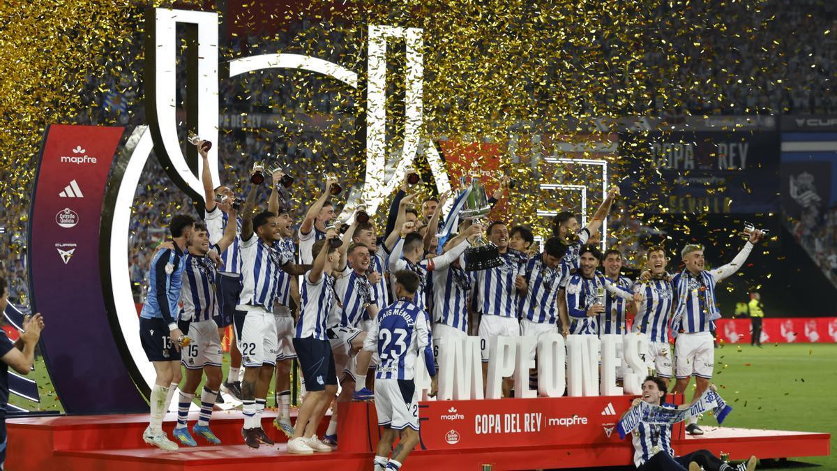 En imágenes: La Real se lleva la gloria en los penaltis con Marrero como héroe