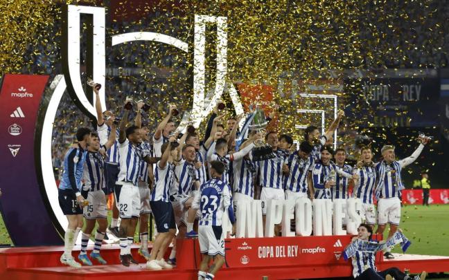 En imágenes: La Real se lleva la gloria en los penaltis con Marrero como héroe