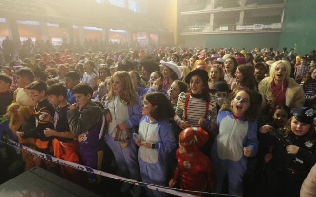 El frontón Gurea albergará esta tarde la fiesta al ritmo de la música de Gauargi, prevista inicialmente en la plaza de Azkoitia.