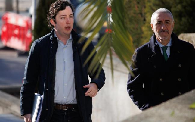 Francisco Nicolás Gómez Iglesias, conocido como ‘El Pequeño Nicolás’ y su abogado Juan Carlos Navarro.