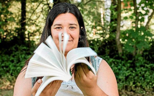 La escritora ayalesa Maitane Pérez Gómez.