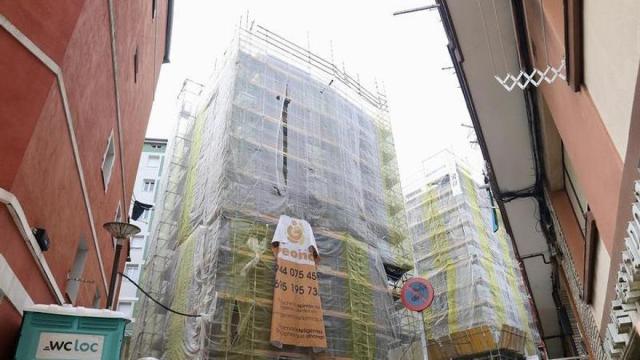 Las obras de regeneración urbana y rehabilitación integral se están ejecutando en 76 viviendas de siete edificios de las calles Iparragirre y Grupo Txibitxiaga