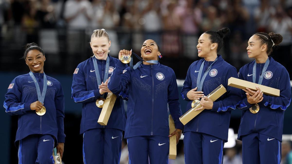 El equipo femenino de gimnasia de EEUU con sus medallas de oro