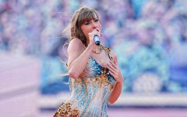 La cantante Taylor Swift durante un concierto.
