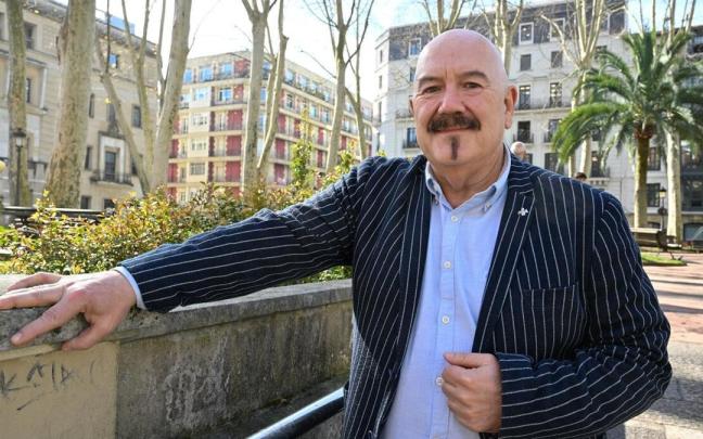 El parlamentario del PNV Iñigo Iturrate posa tras la entrevista. / Oskar Gonzalez El parlamentario del PNV Iñigo Iturrate posa tras la entrevista.