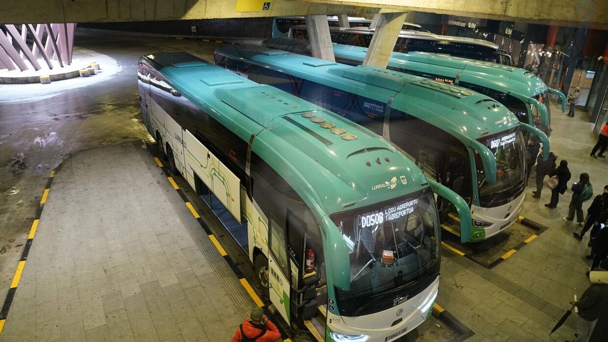 Autobuses de Avanza en la estación de Donostia