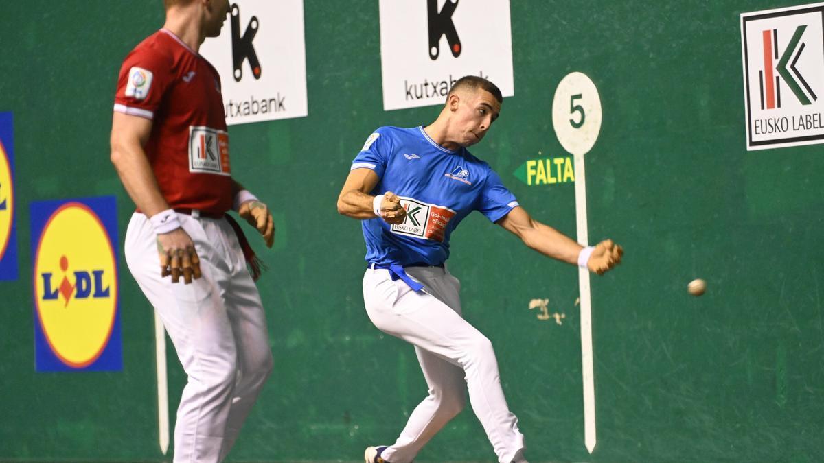 En imágenes: Xabier Rekalde se impone en su debut como profesional ante Joseba Aldabe en un partido correspondiente al Cuatro y Medio Serie B.