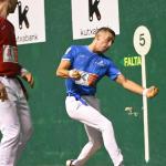 En imágenes: Xabier Rekalde se impone en su debut como profesional ante Joseba Aldabe en un partido correspondiente al Cuatro y Medio Serie B.