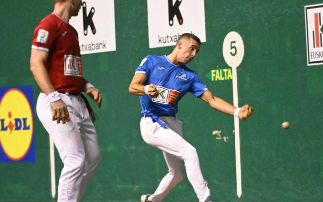 En imágenes: Xabier Rekalde se impone en su debut como profesional ante Joseba Aldabe en un partido correspondiente al Cuatro y Medio Serie B.