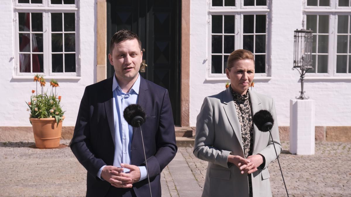 El primer ministro de Groenlandia, Jens Frederik Nielsen, junto a la primera ministra de Dinamarca, Mette Frederiksen.