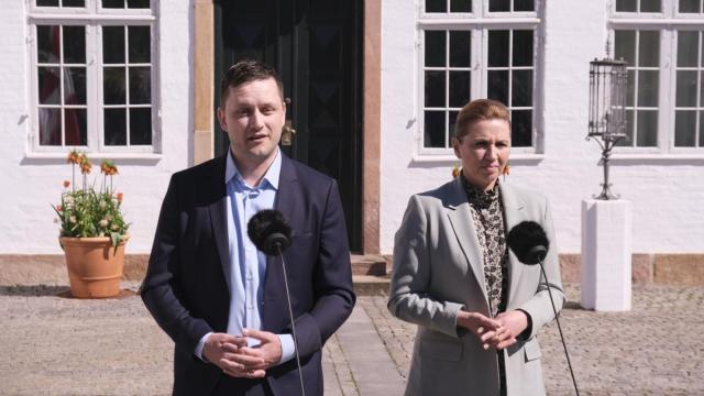 El primer ministro de Groenlandia, Jens Frederik Nielsen, junto a la primera ministra de Dinamarca, Mette Frederiksen.