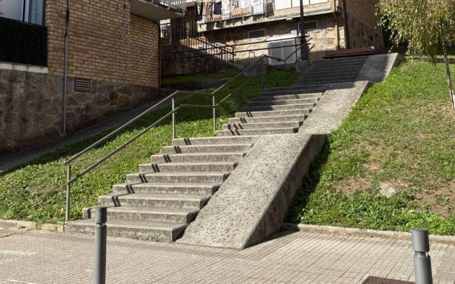 Lugar donde se instalará el ascensor en el barrio San José de Lazkao.