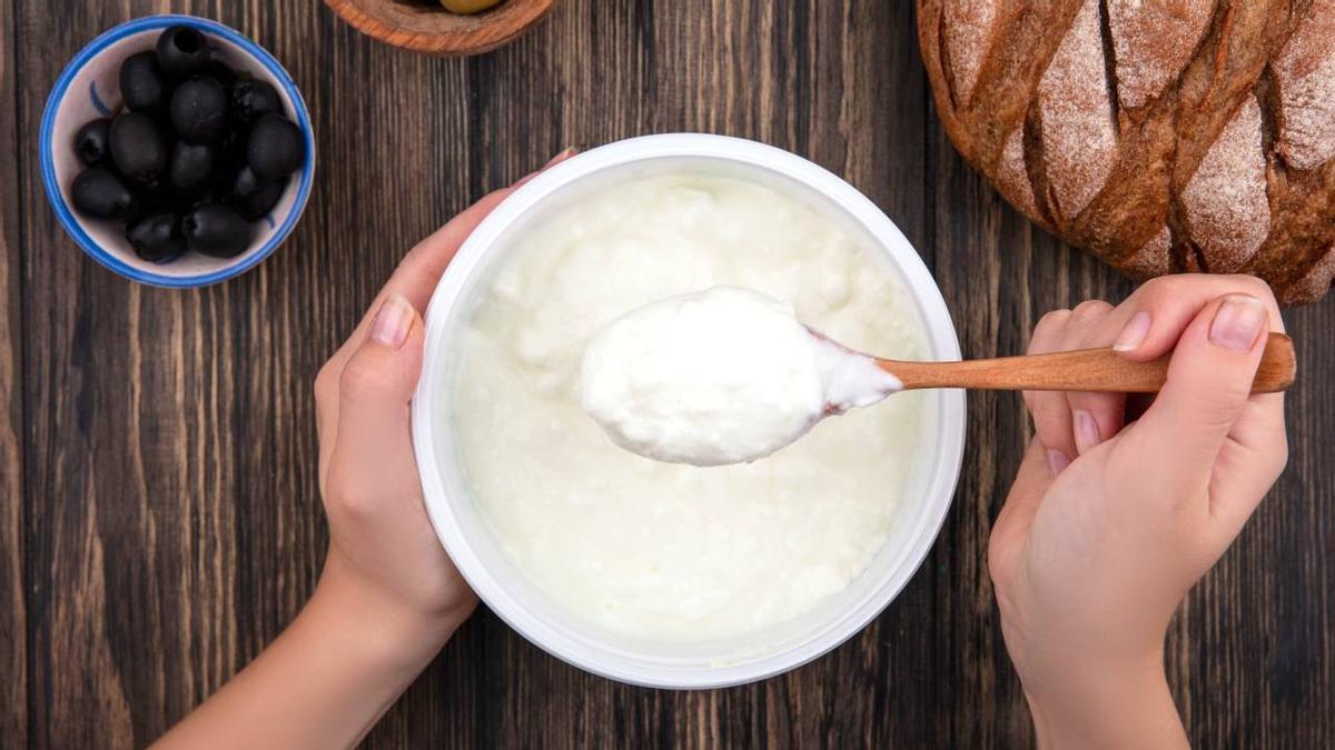 ¿El kéfir es mejor que el yogur? Esto es lo que dice un nutricionista