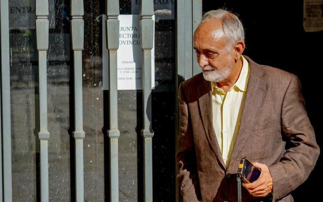 El exdirector técnico de la Faffe, Fernando José Villén Rueda, a la salida de la Audiencia de Sevilla El exdirector técnico de la Faffe, Fernando José Villén Rueda, a la salida de la Audiencia de Sevilla