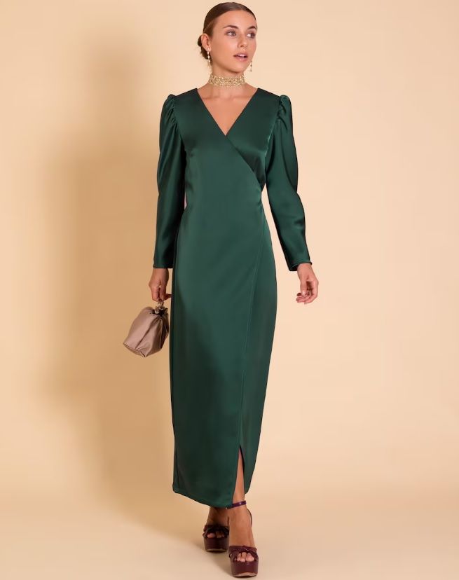 Elegante vestido satinado en color verde botella.