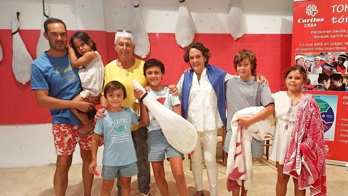 Un jamón como premio por haber participado en el sorteo.