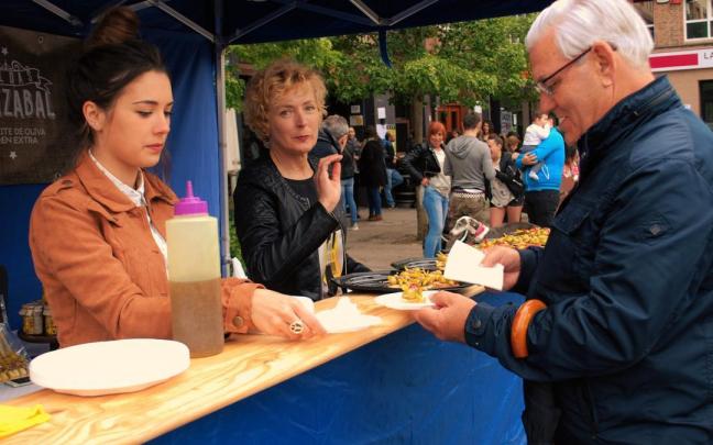 Puesto de gildas en una feria de Amurrio