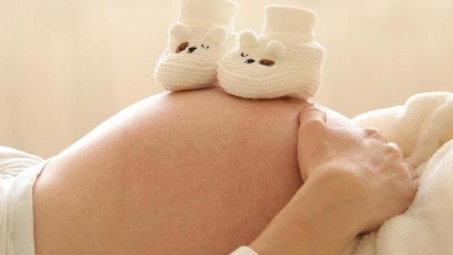 Descubren que la preeclampsia "deja huella" en el sistema cardiovascular años después del parto.