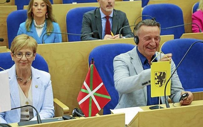 La consejera Arantxa Tapia, ayer junto al presidente de Pomerania, Mieczysław Struk. | FOTO: N.G.