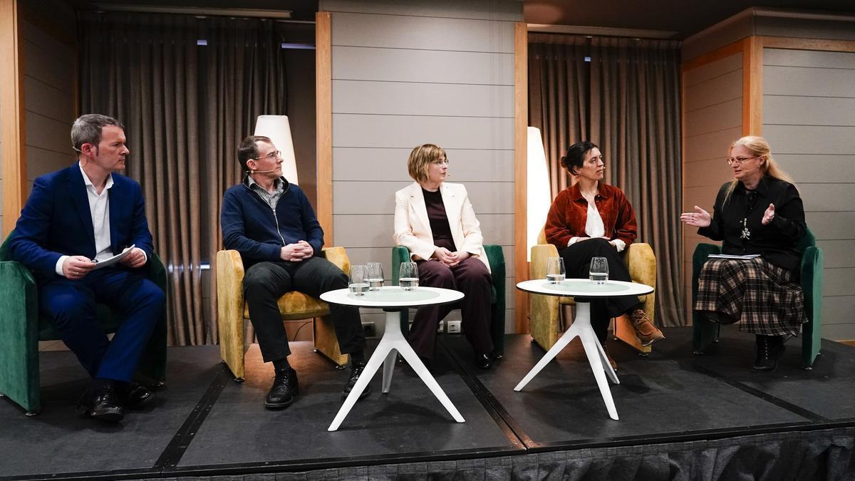 Iñigo Gómez de Segura, Ane Aranburu, Nora Fernández y Marisol Barral.